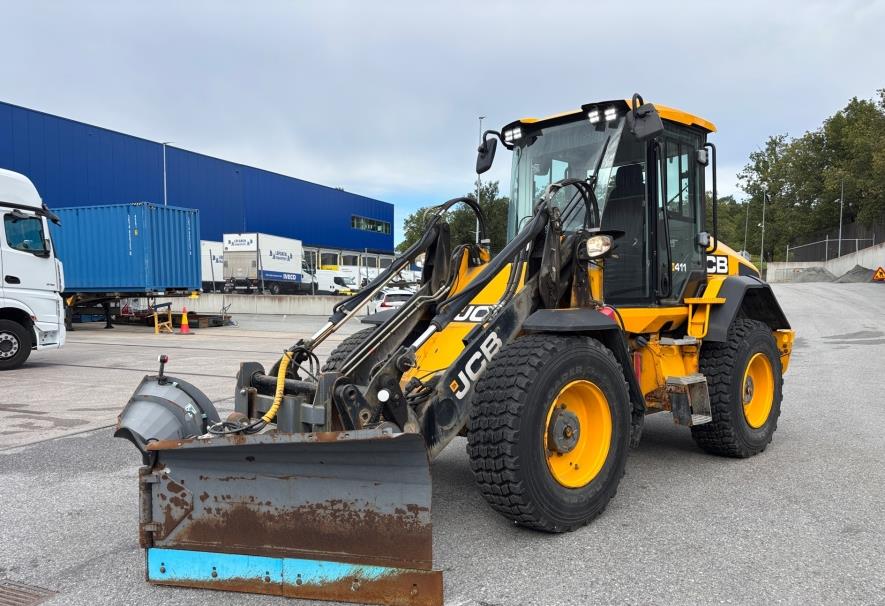 2016 JCB 411