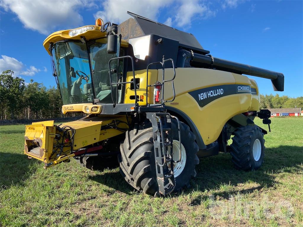 2002 New Holland CX 880