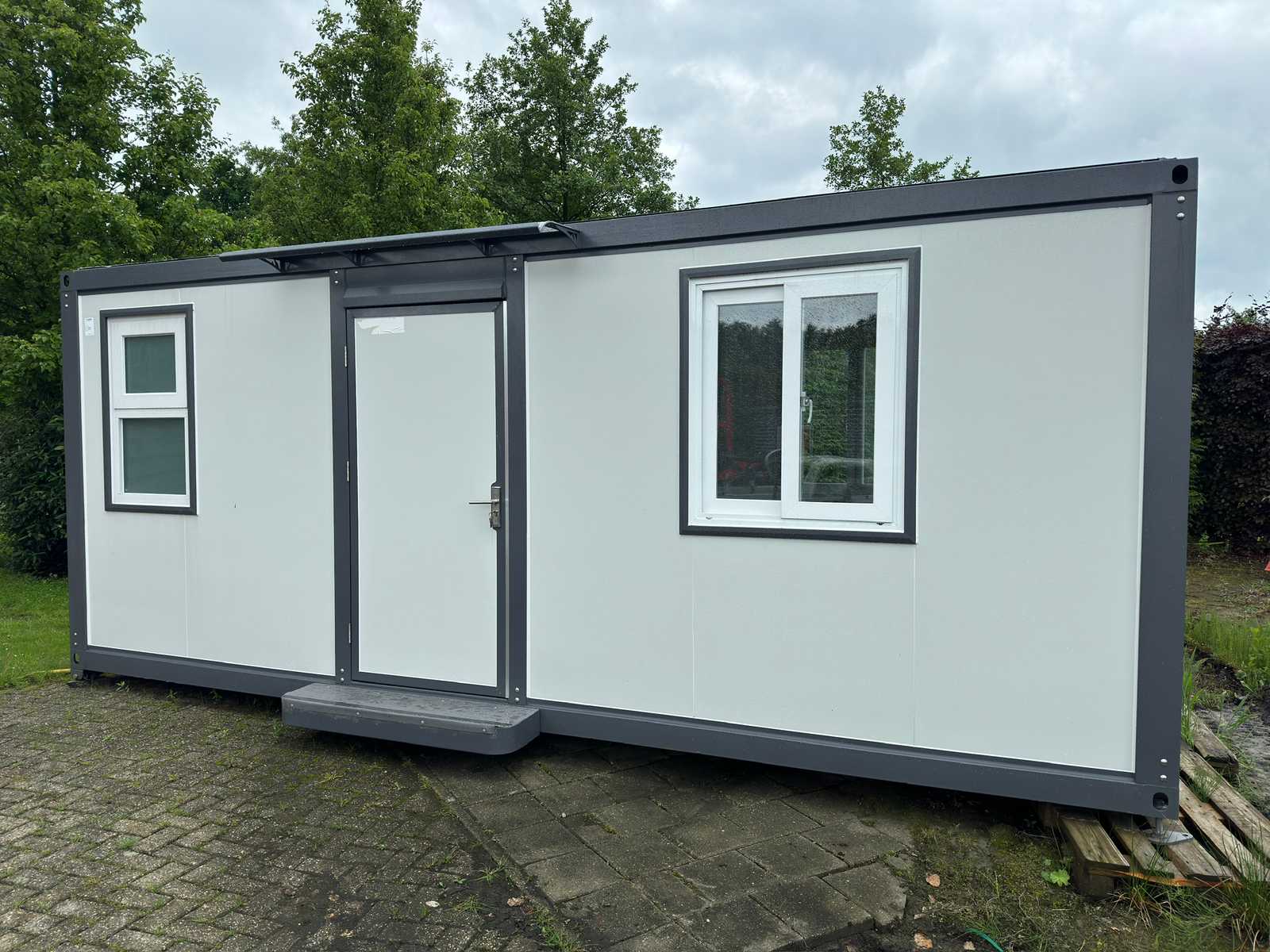 ID: 011 -NEW 2025 Stahlworks Type D White Including bathroom