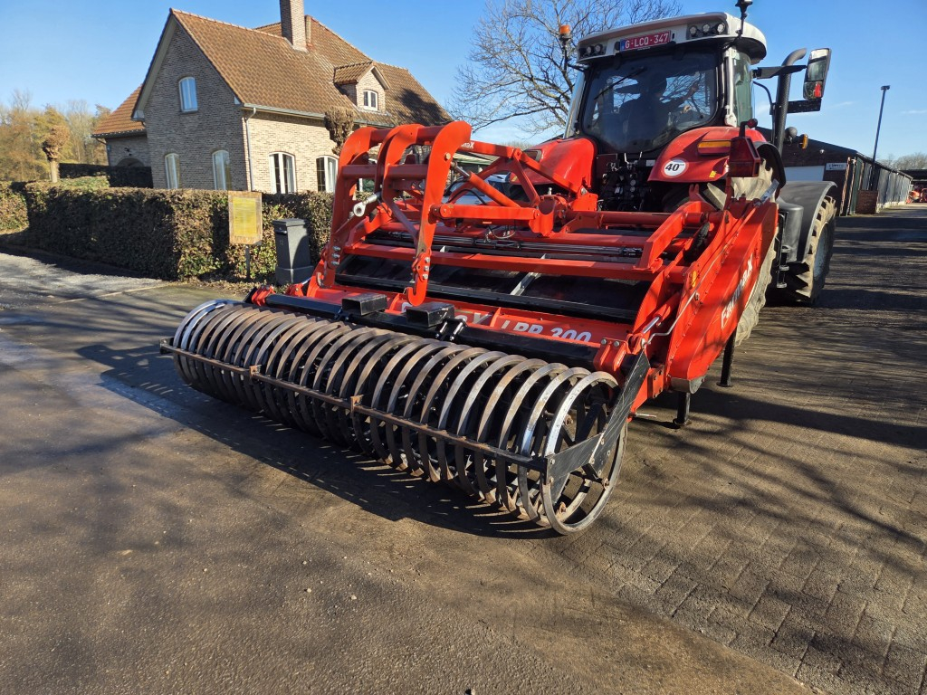 2018 FARMAX LRP 300 PROFI